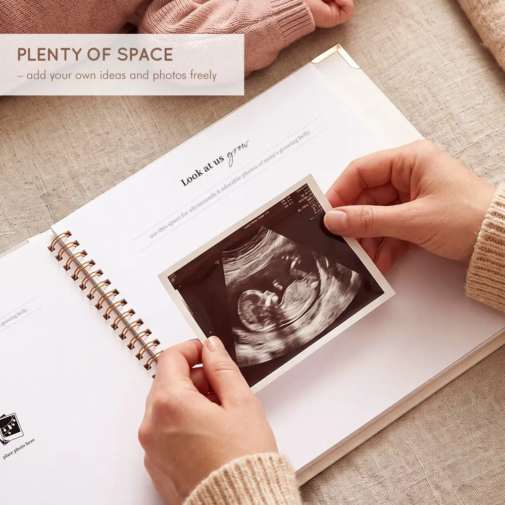 Capturing baby’s milestones with the Molekaus album, featuring photo-safe pages for curating precious snapshots alongside our illustrated milestone cards.